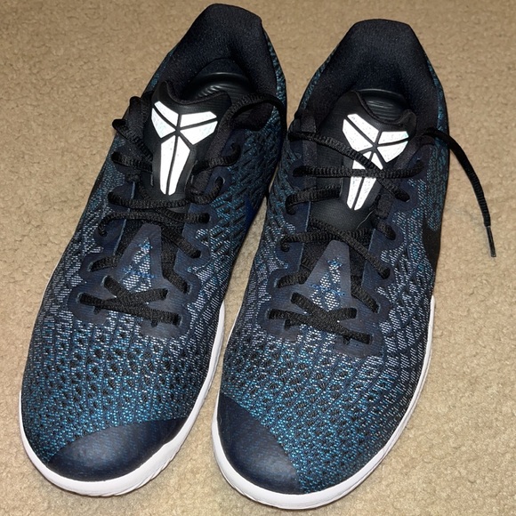 Nike Mamba shoes - Picture 2 of 5